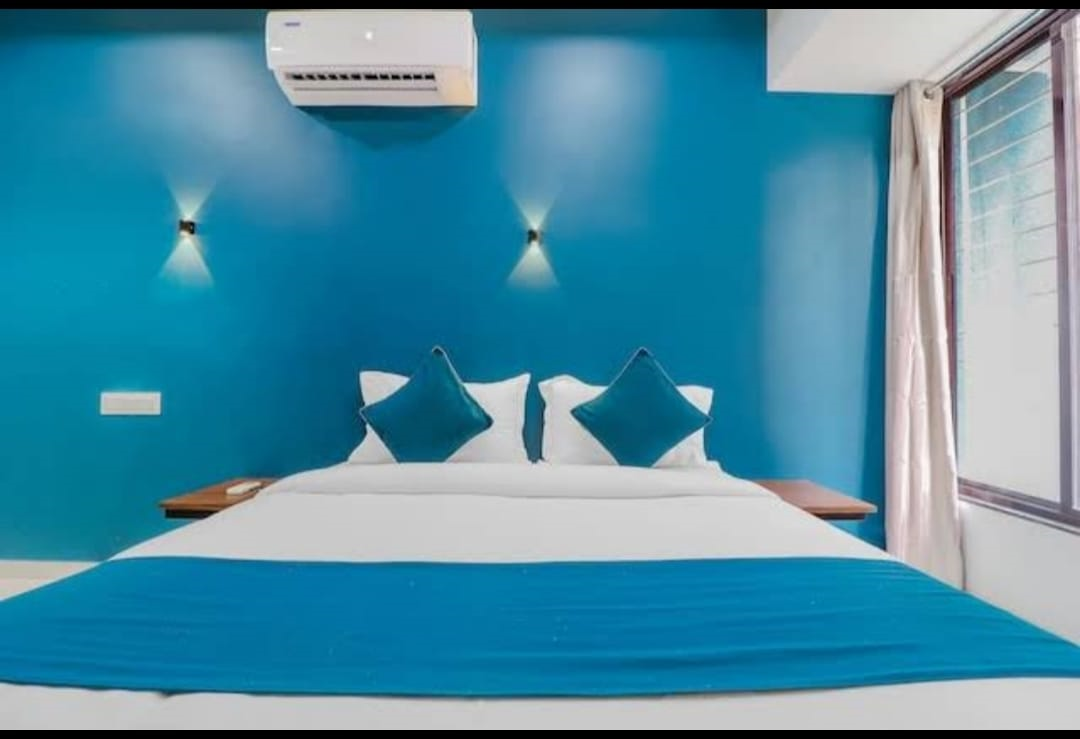 Deluxe Air conditioned Room at Oranate service apartments in Pune Hinjewadi